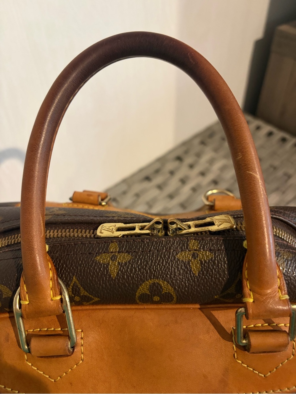 Louis Vuitton Deauville monogram canvas handbag - Picture 6 of 16